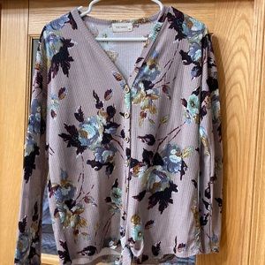 The Nines Mauve Floral Waffle Knit tie front top with buttons M
